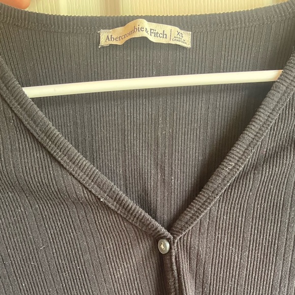 Abercrombie & Fitch size XS black ribbed long sleeve cropped top! - Picture 3 of 3